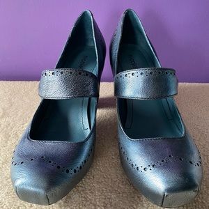 Size 10 blue metallic heels by Nicole.
